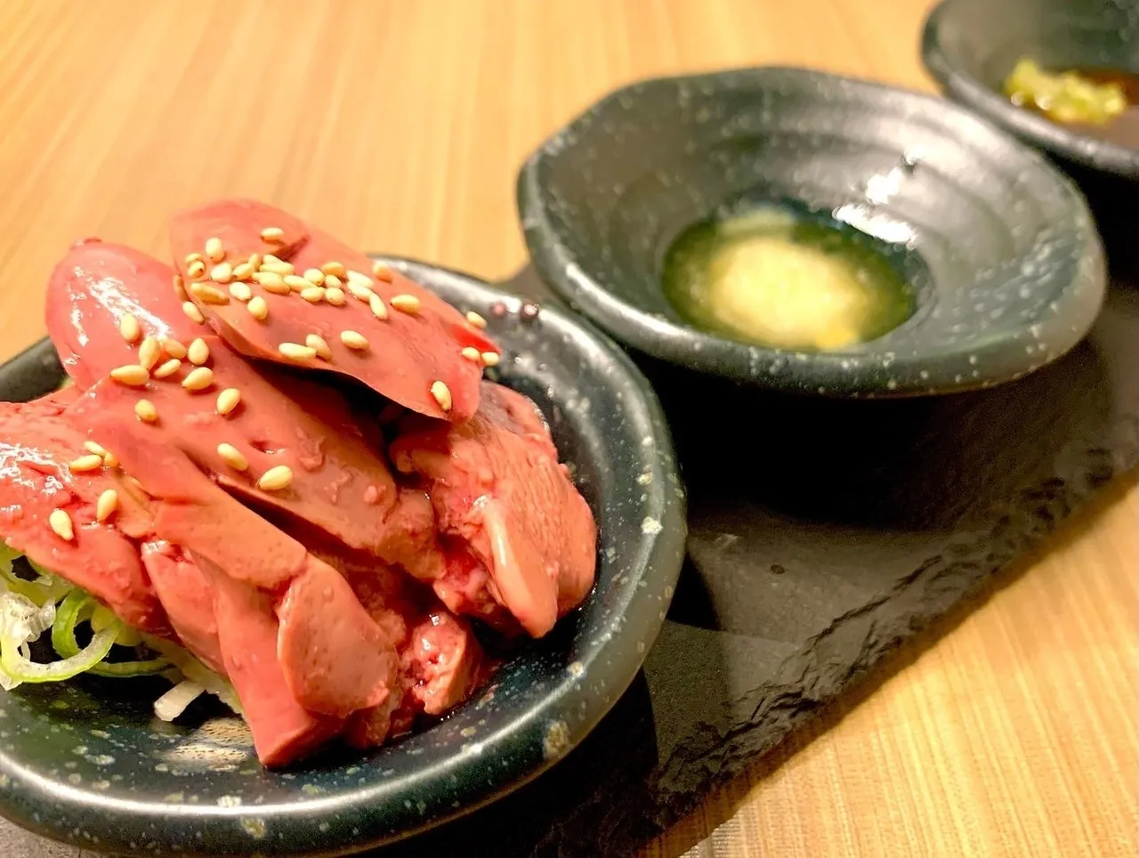 低温鶏刺し とろレバ